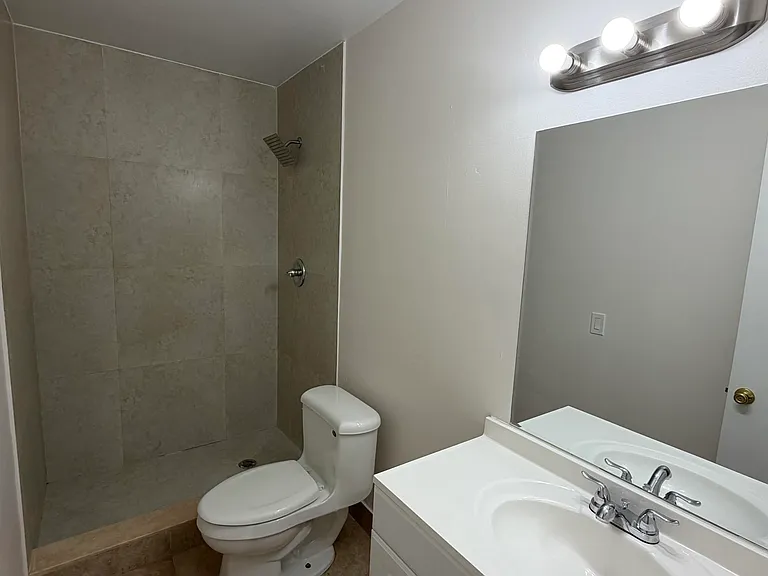 4061 NW 9th Ave #206 — Photo 5