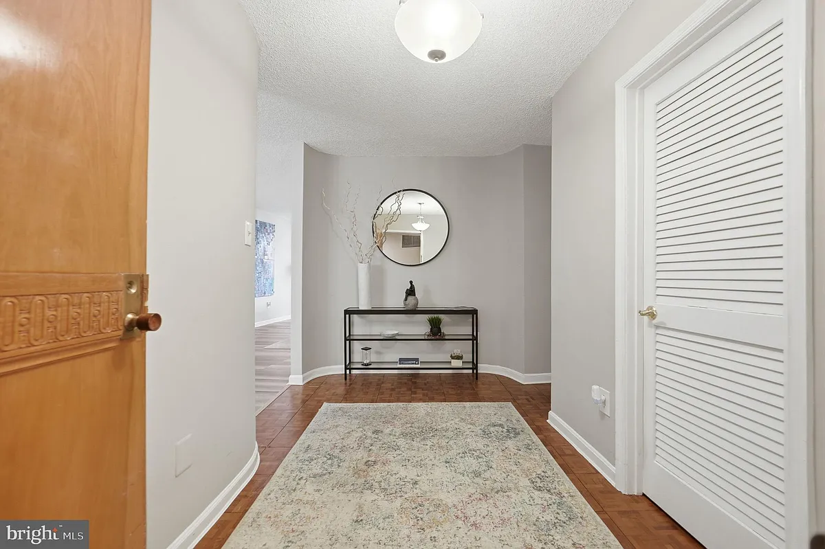 Building Photo - 1101 S Arlington Ridge Rd #305