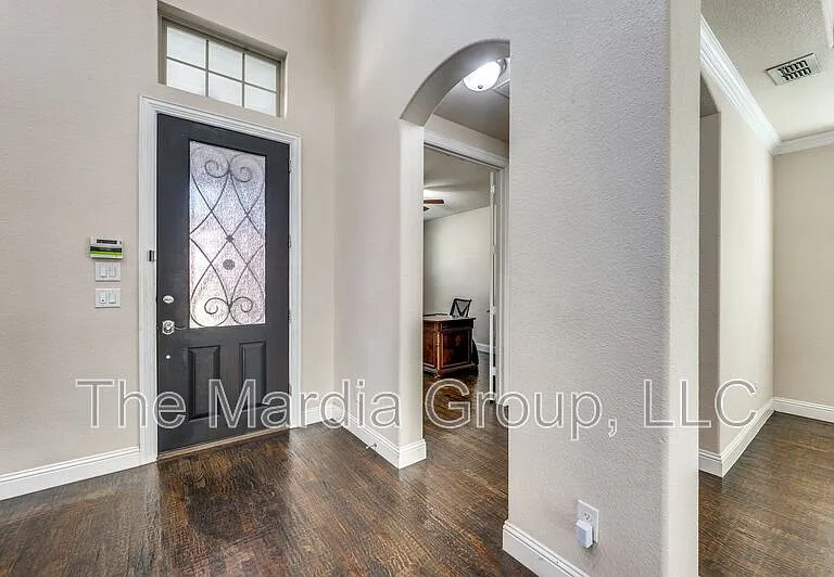 7340 Beranger Dr — Photo 5