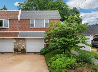 911 Strahle St, Philadelphia, PA 19111