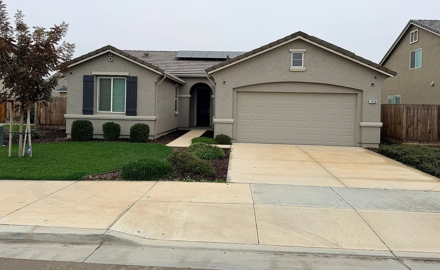 1858 Morro Ct, Los Banos: Modern 2023 Home with Comfortable Layout and Energy Efficient Features — Photo 1