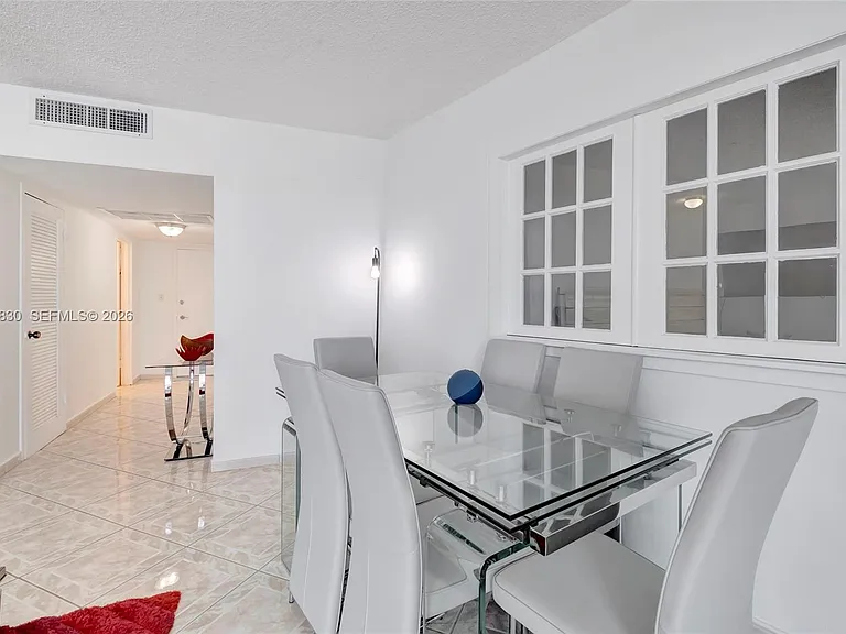 5401 Collins Ave #1126 — Photo 43