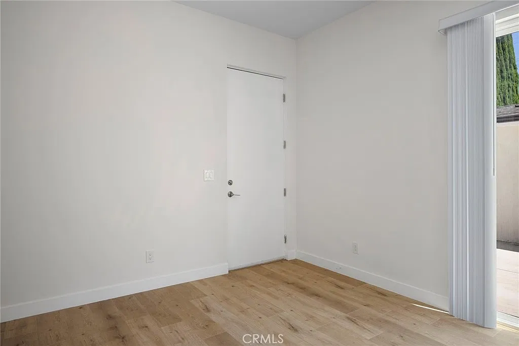 3 bed, 3.0 bath, 1200 sqft, $3,500 — Photo 3