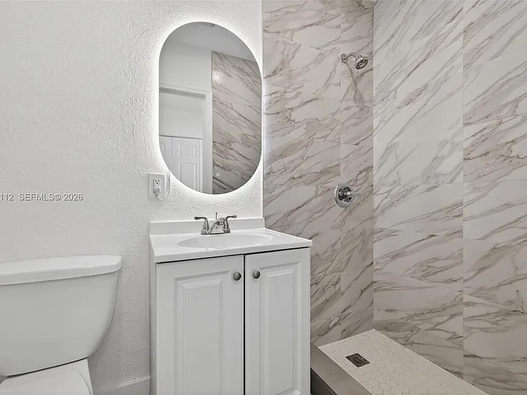 17150 NE 18th Ave — Photo 20