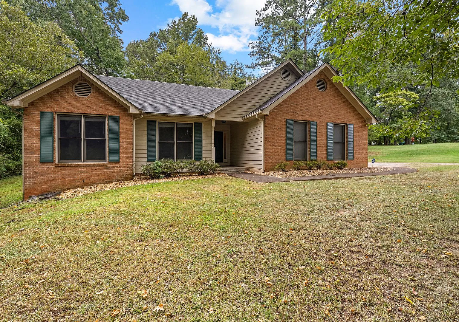 Updated 3BR Ranch Near Downtown Fayetteville — Photo 3