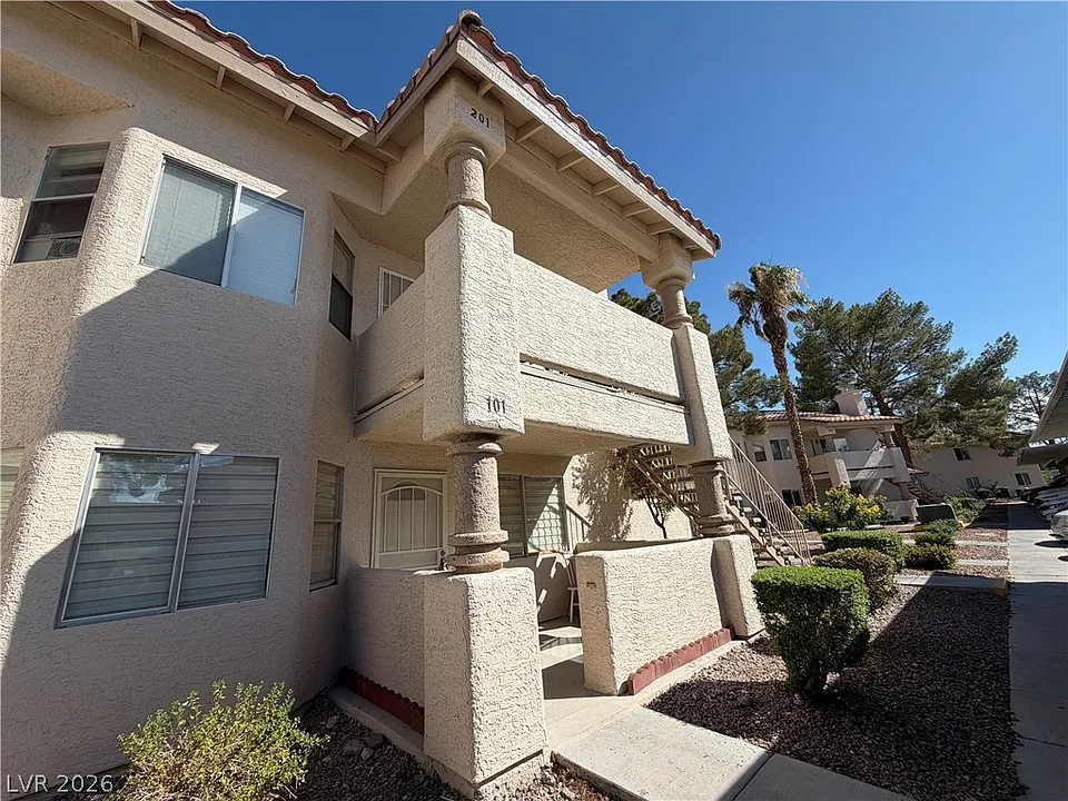 920 Rockview Dr #101
