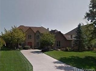 1420 Olympia Dr, Rochester Hills, MI 48306