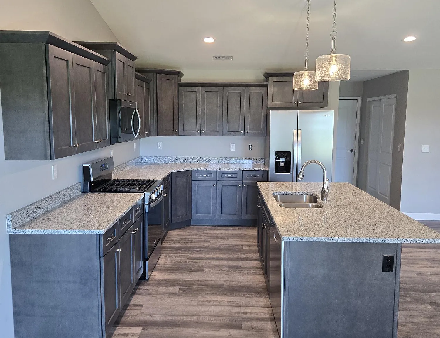 2 bed, 1700 sqft, $2,345 — Photo 3
