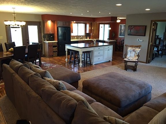 3rd image of 50 Guinevere Ct