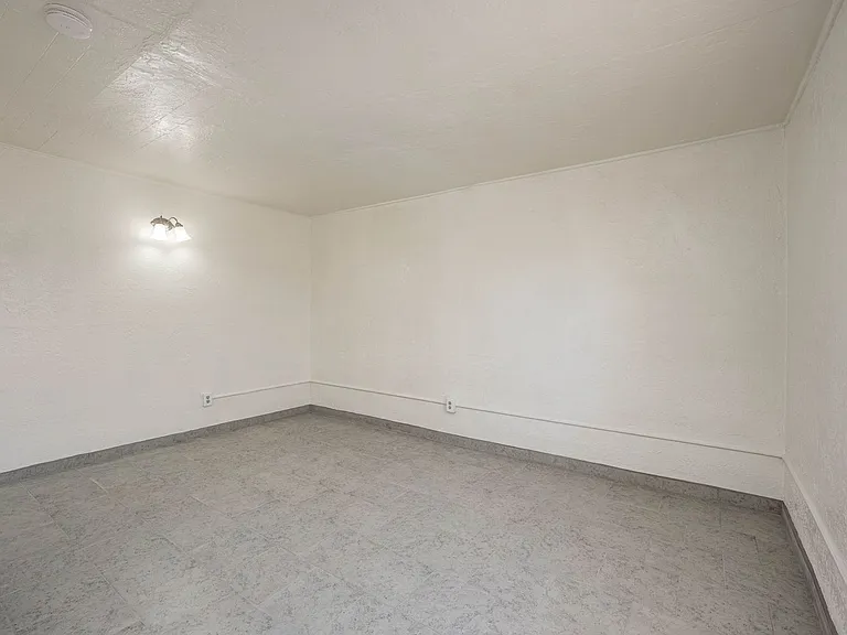 801 Van Patten Ave — Photo 4