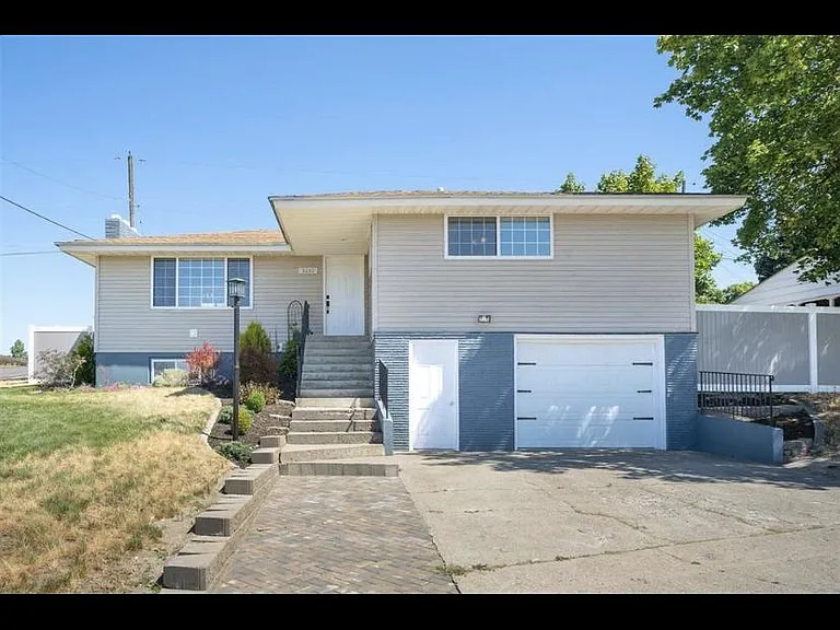 5820 N Moore St — Photo 1