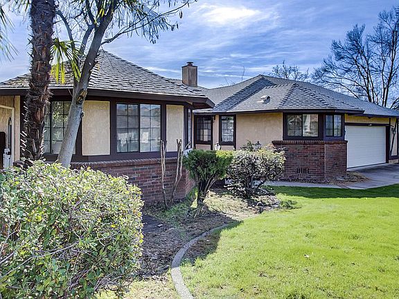 3rd image of 3317 Sherman Way