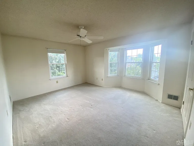 31 Dartmouth Way — Photo 3