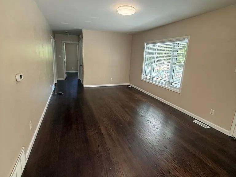 107 Eureka Rd — Photo 11