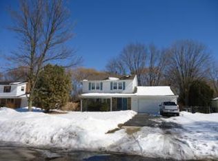 7530 S Chapel Hill Dr, Franklin, WI 53132