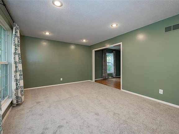 4th image of 10217 W 98th St