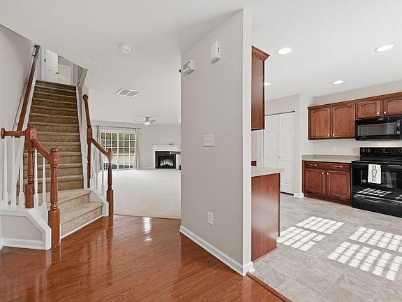 4th image of 1925 Grassy Banks Dr