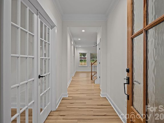 4th image of 1030 Gibson Rd