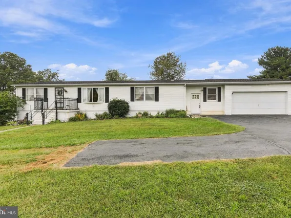 329 Davis Dr, Martinsburg, WV 25404
