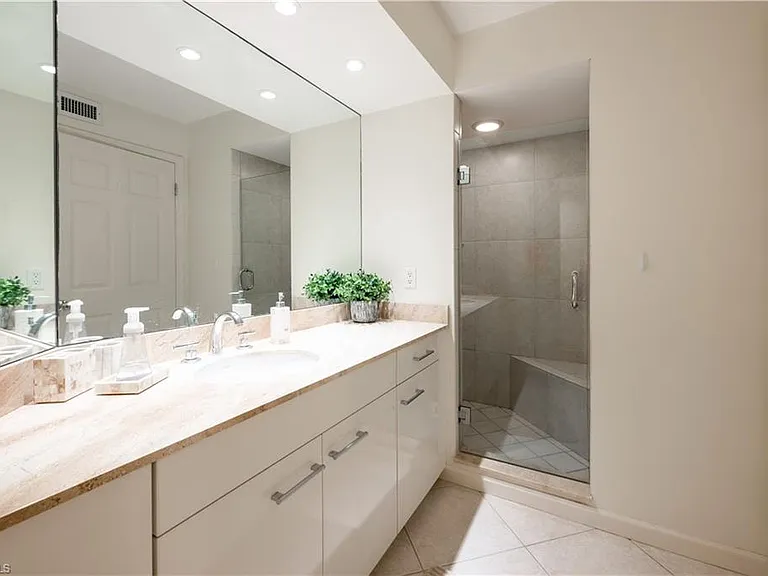 4551 Gulf Shore Blvd N #306 — Photo 27