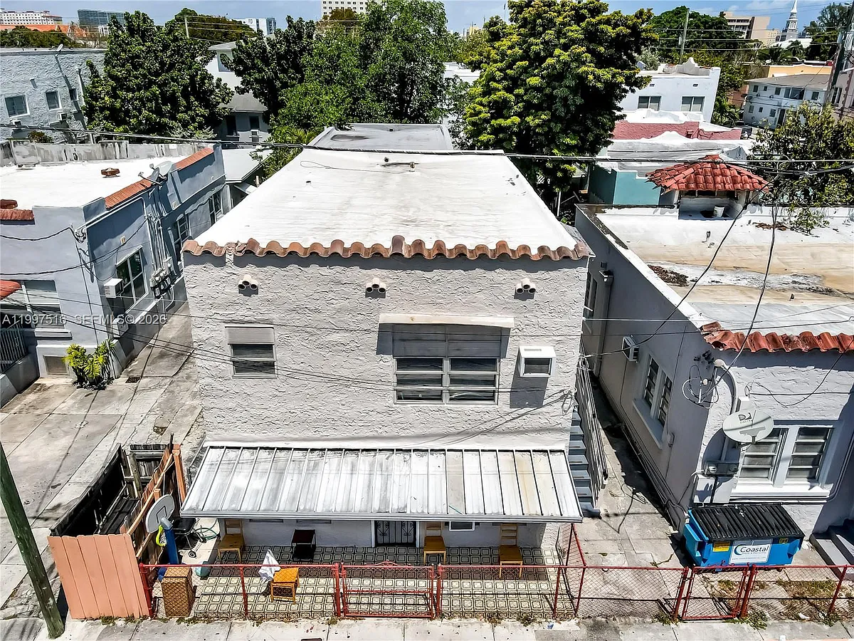 Building Photo - 1011 SW 5th St #1