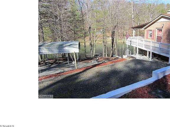 3rd image of 1203 Lakeshore Ln