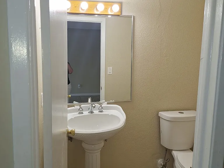 9119 Tudor Dr #201 — Photo 20
