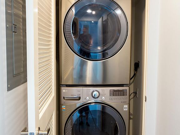 5th image of 3100 6th Ave Unit 202