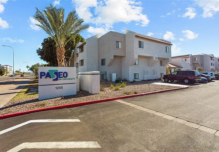 Paseo on University — Photo 22