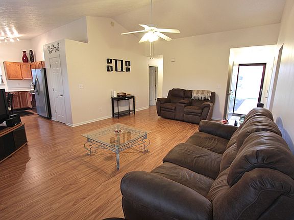 3rd image of 6732 Sparrowood Dr