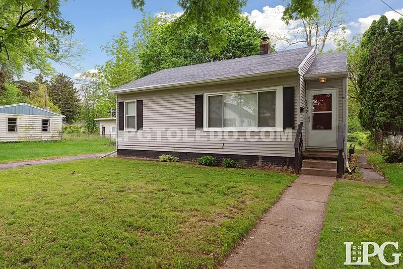 2 bed, 1.0 bath, 752 sqft, $1,000 — Photo 2