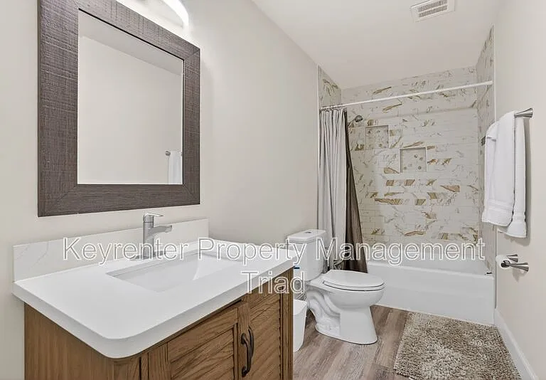 115 S Mendenhall St #C — Photo 5