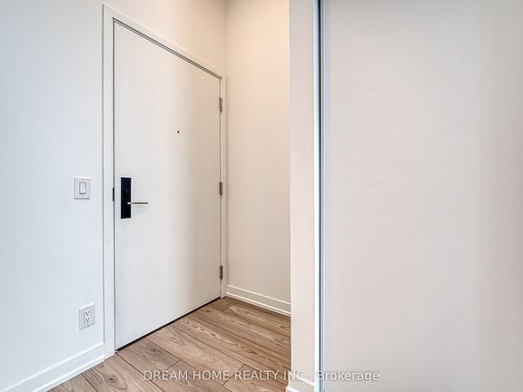 4th image of 285 Dufferin St #705
