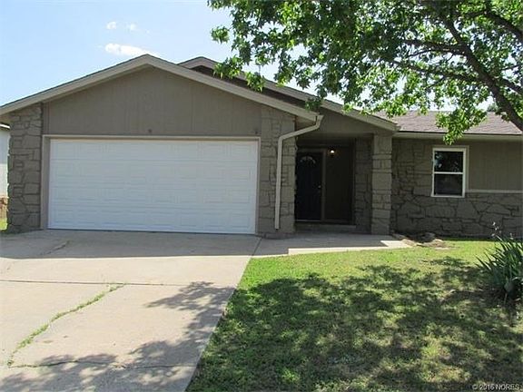 3/1.5/2  Great Location.