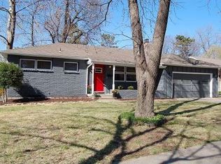 6104 W 79th St, Prairie Village, KS 66208