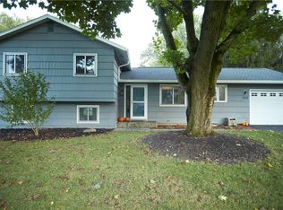 50 Round Hill Rd, Henrietta, NY 14467