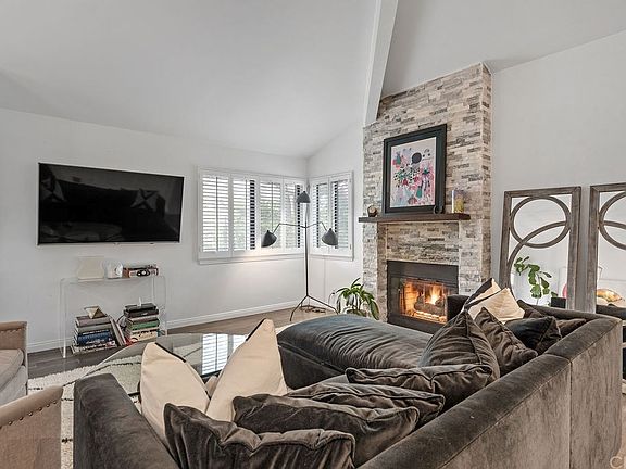 3rd image of 11 Marin Ct