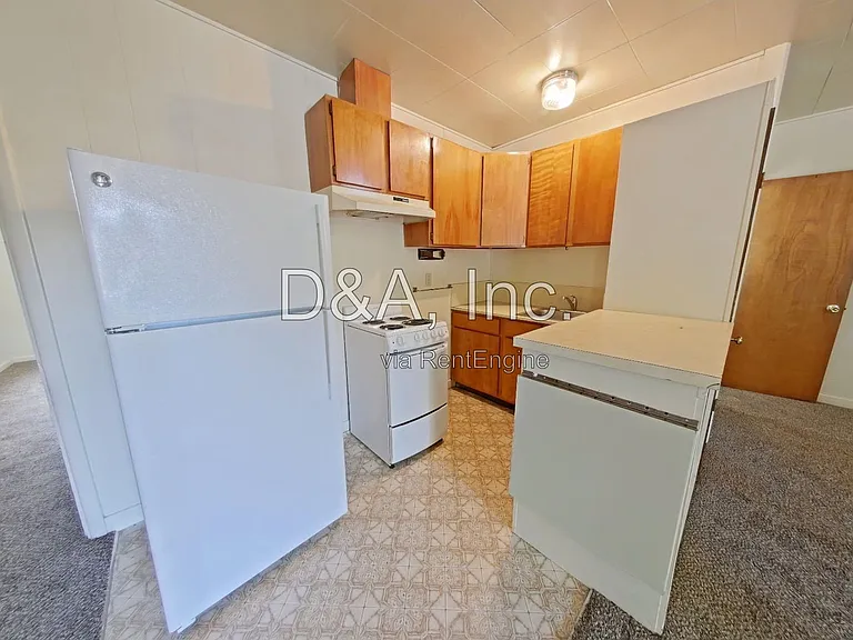 445 SW 9th St — Photo 4