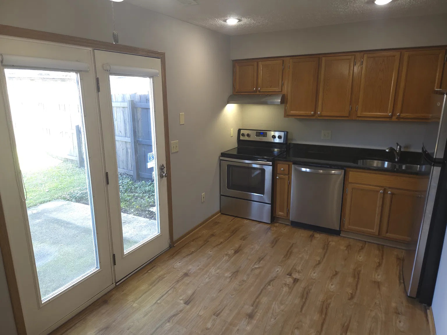 2 bed, 1.5 bath, 968 sqft, $1,695 — Photo 2