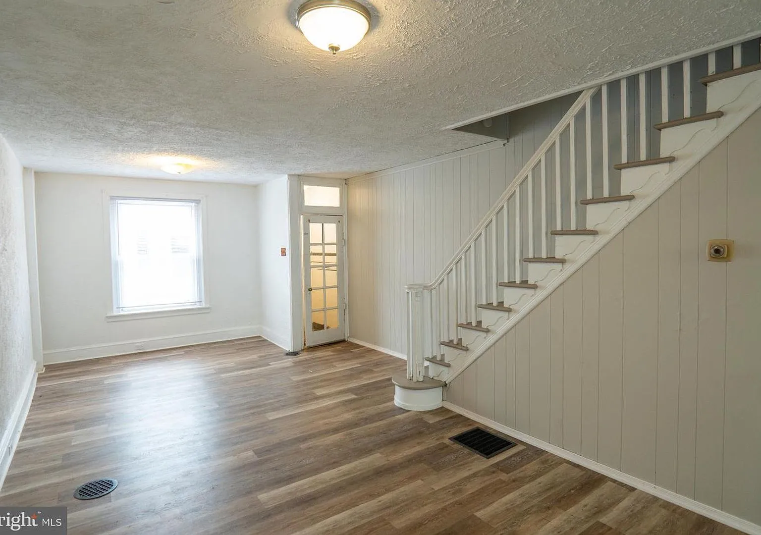 Newbold Two Bedroom Ready for Octocber 1st — Photo 4