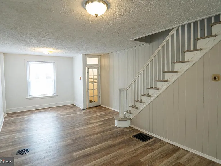 1420 S Hicks St — Photo 4
