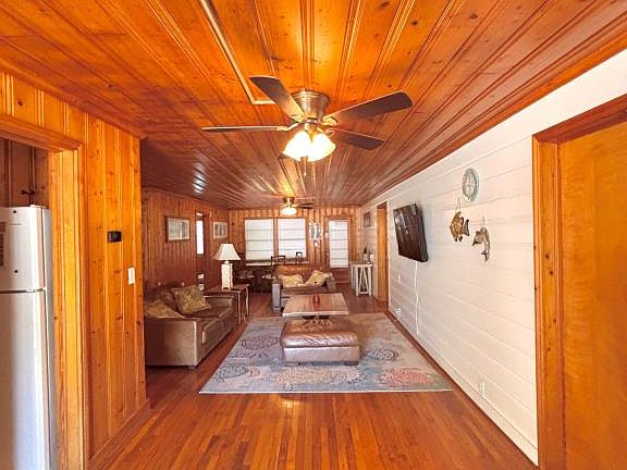 3rd image of 1505 Edge Dr APT B