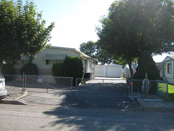 Paved driveway both sides