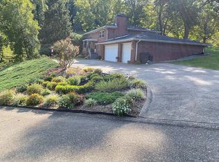 1 Acorn Ln, Elkview, WV 25071