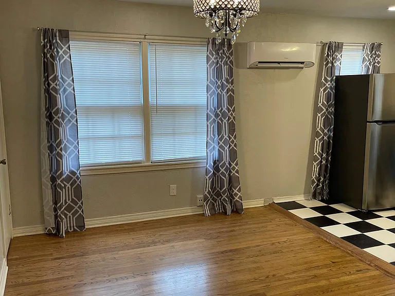 4520 N Harvey Pkwy #4 — Photo 5