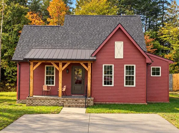 301 Zion Dr, Farmville, VA 23901