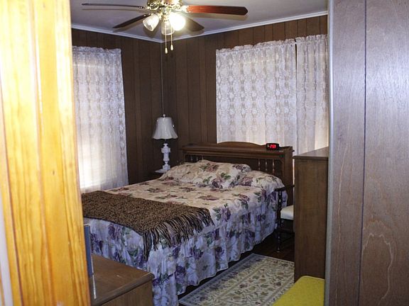 2nd image of 604 N Prater St