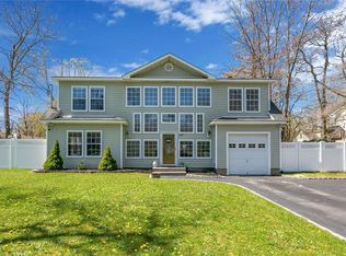 180 Woodland Dr, Mastic Beach, NY 11951