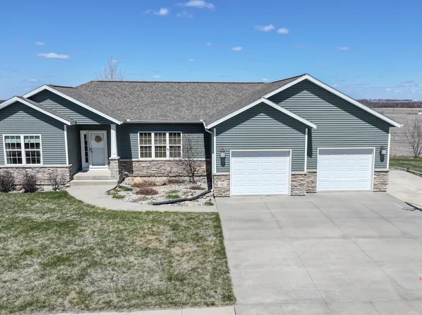 411 Nicklaus Dr, Parkersburg, IA 50665