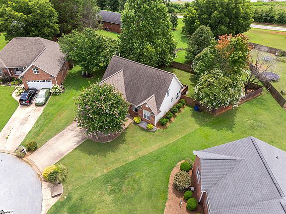 3rd image of 438 Chamber Ln